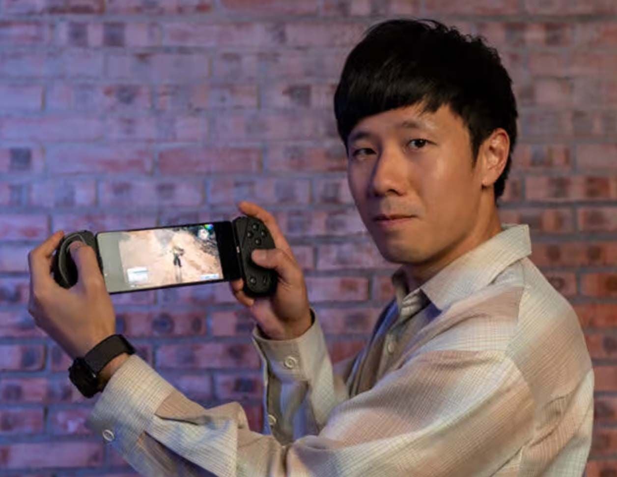 UNWIRE.HK shows the Final Fantasy VII Rebirth screen with the Serafim S3 Game Controller